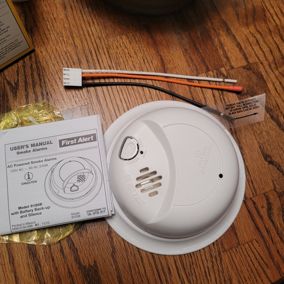 NEW First Alert BRK Smoke Detector 9120b with Battery Backup - Picture 8 of 9